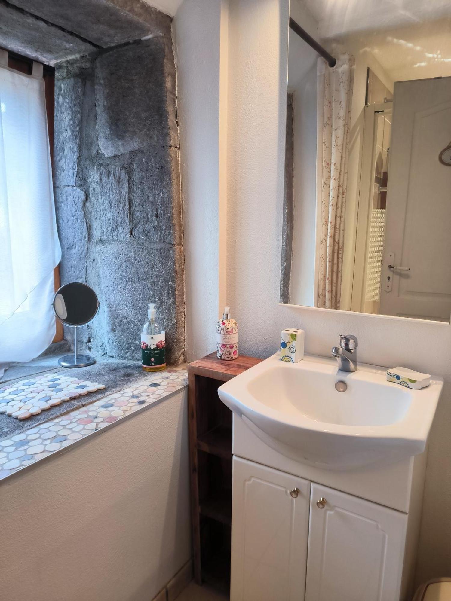 Gites Le Vieux Vinzelles Volvic Exterior foto